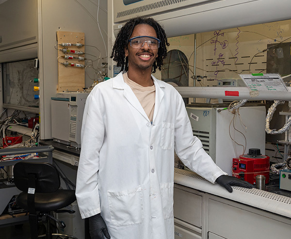 José Naranjo Mendez in the lab